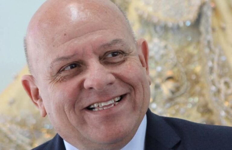 Seguridad del Estado detiene e interroga a Dagoberto Valdés por reunirse con el Encargado de Negocios de EE. UU. en Cuba