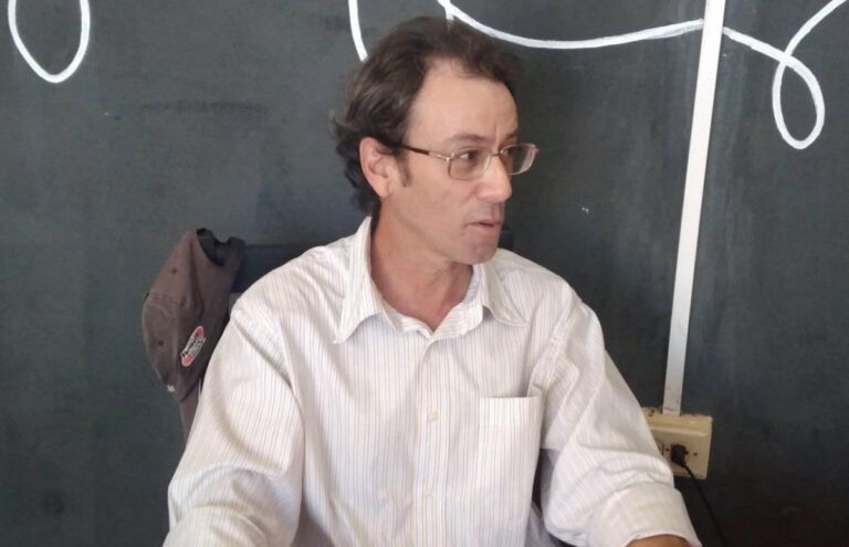 Condenan al periodista José Gabriel Barrenechea y a otros cinco manifestantes por protestar contra los apagones en Encrucijada