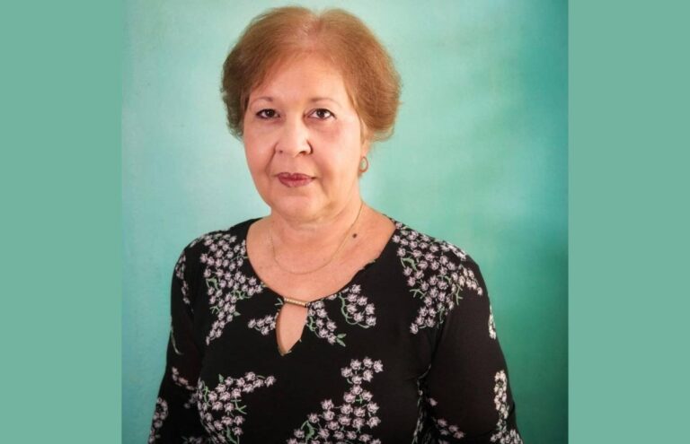 Nueva arremetida contra Alina Bárbara: detienen a la intelectual y le imponen reclusión domiciliar