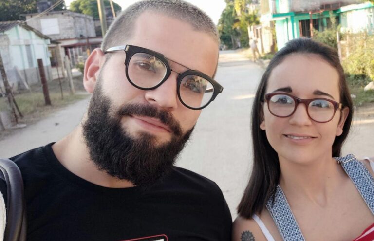 El régimen cubano aísla digitalmente a la esposa de un preso político para impedir su comunicación familiar y silenciar su denuncia