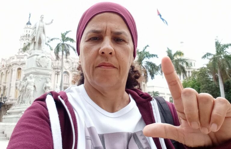 Yania Suárez instruida de cargos y bajo reclusión domiciliar por publicar un video donde un vecino la llama «disidente»