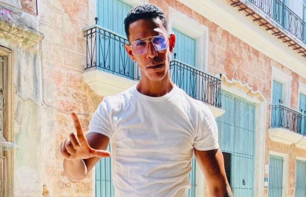 Detención violenta del periodista independiente Ángel Cuza frente a su hija menor de edad en La Habana