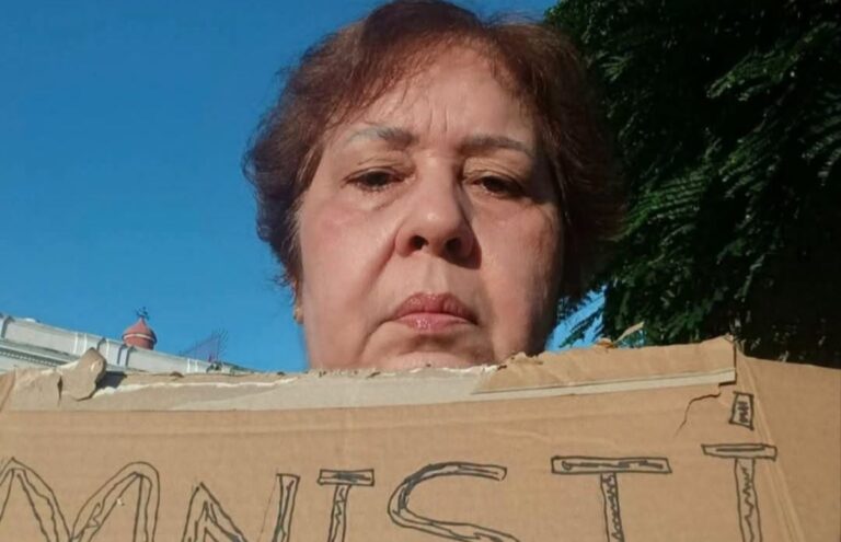 Detienen a activista Alina Bárbara López Hernández durante protesta pacífica en Matanzas