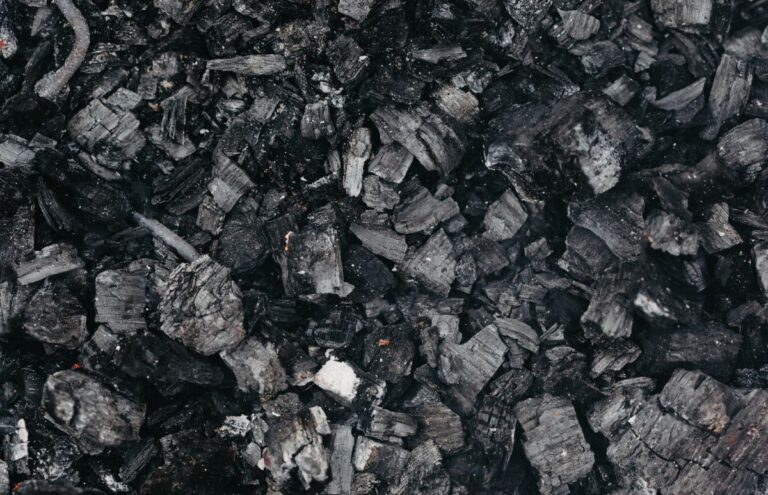 Escalada del precio del carbón golpea a los hogares espirituanos