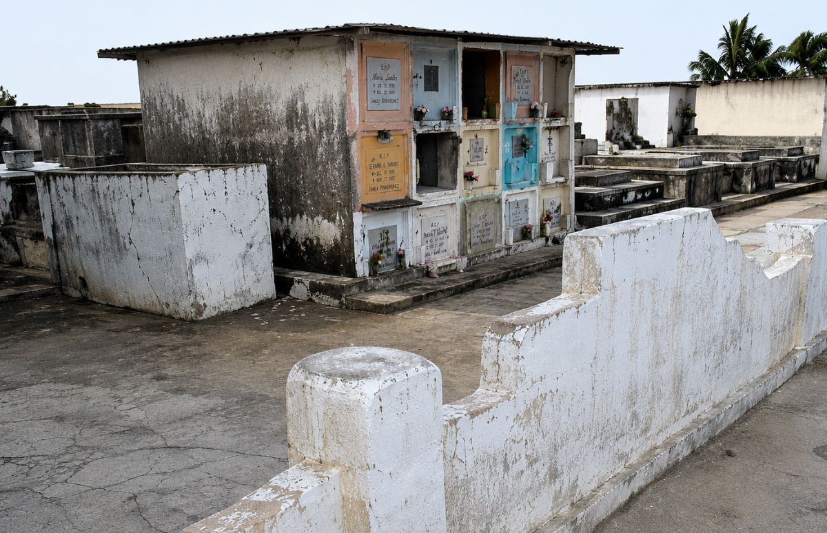 Cementerio de Jatibonico permanece abandonado