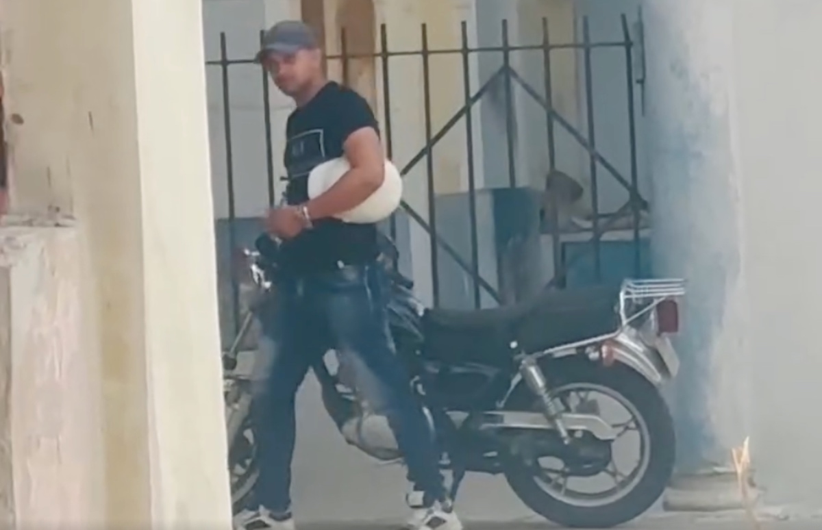 Régimen cubano despliega vigilancia policial contra periodistas en La Habana