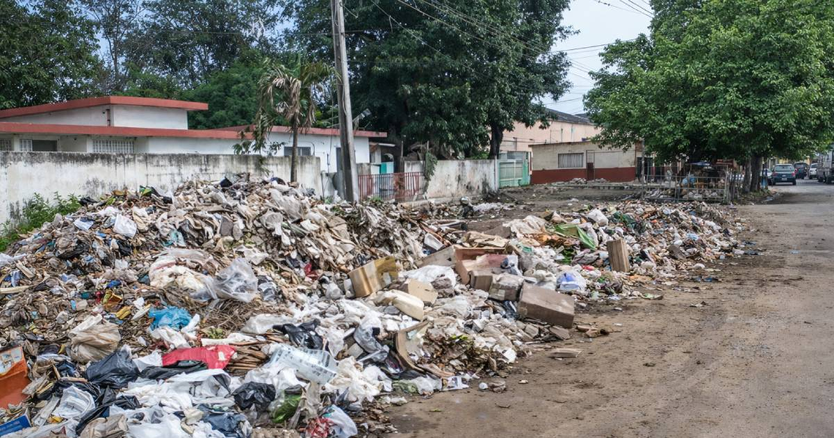 Basurero se extiende por más de 50 metros ante la inacción de Comunales