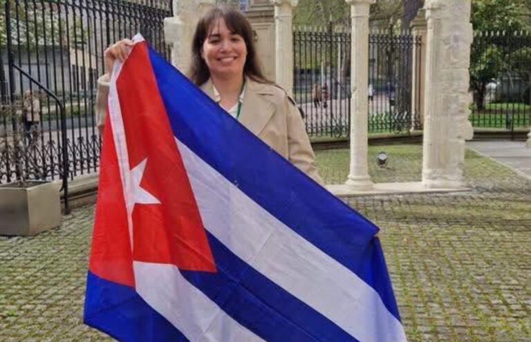 Citan e interrogan a padres de la activista Amelia Calzadilla en La Habana
