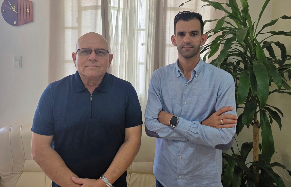 Amenazan a Dagoberto Valdés y Yoandy Izquierdo para impedirles asistir a recepción de la Embajada de EE.UU. en La Habana