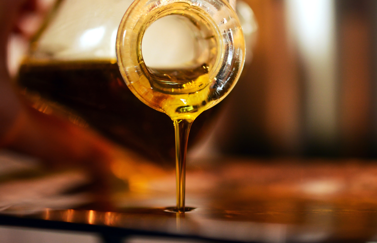 Venta de aceite en la tienda «La Época» desata colas y conflictos