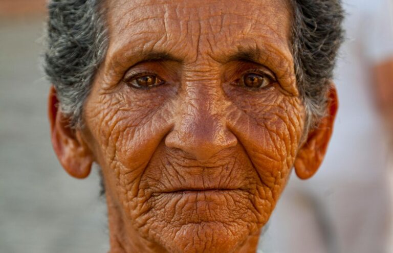 Anciana de 72 años vive en una vivienda al borde del colapso en Sancti Spíritus