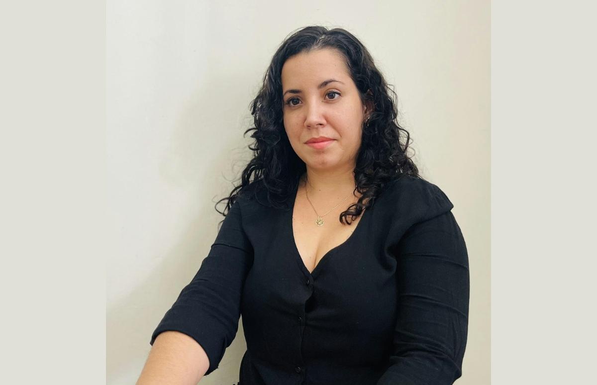 Policía política cerca y sitia vivienda de periodista Camila Acosta en La Habana