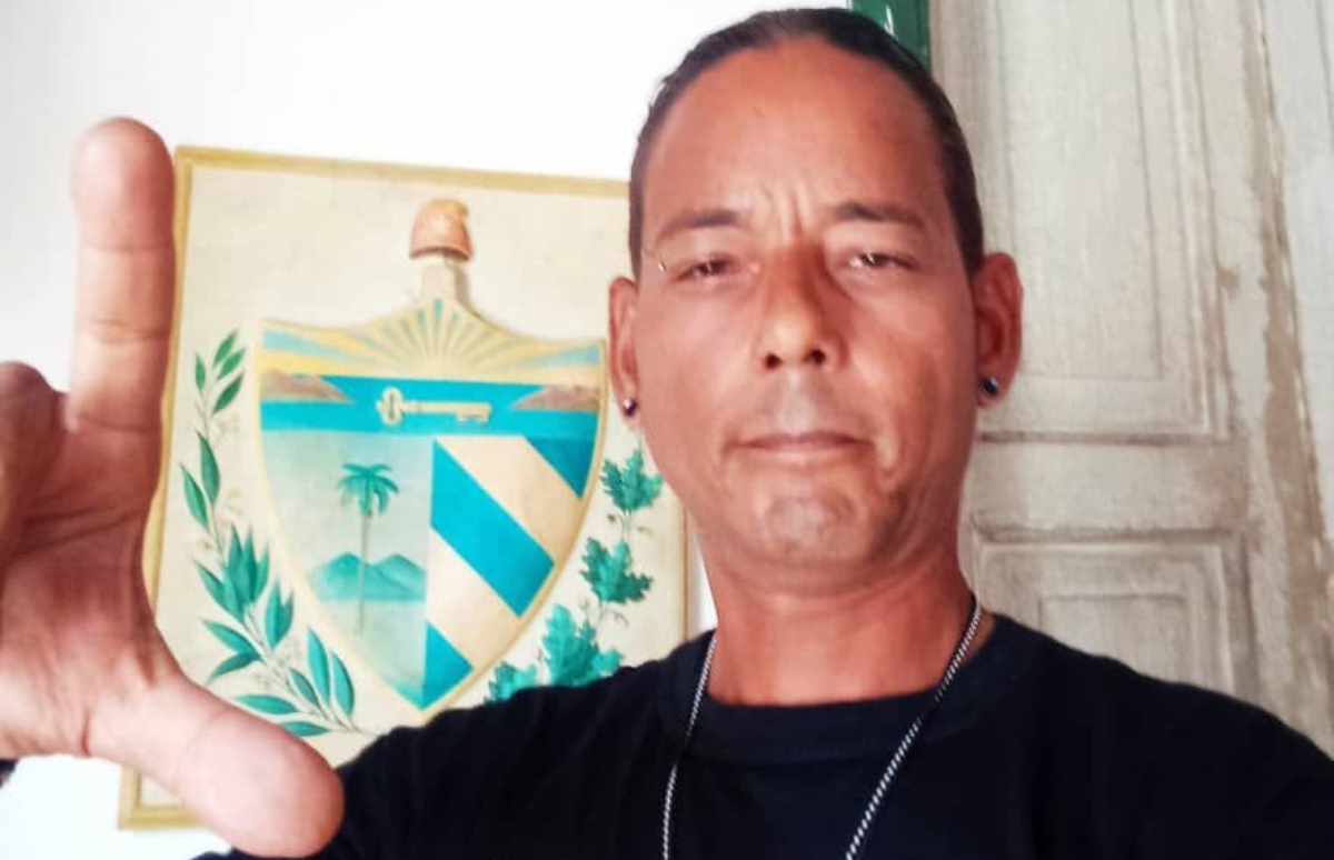 Amenazan con prisión a activista Yoel Cruz tras protesta por los apagones y la falta de agua