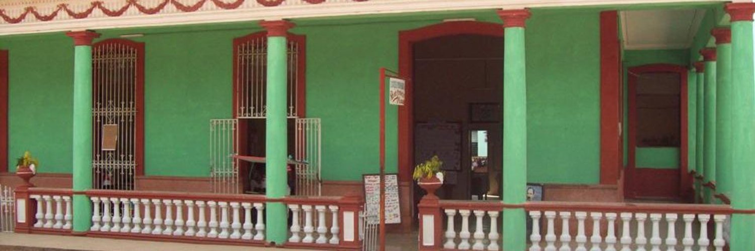 Basurero crece en los alrededores de una escuela de Artemisa al comenzar el curso escolar