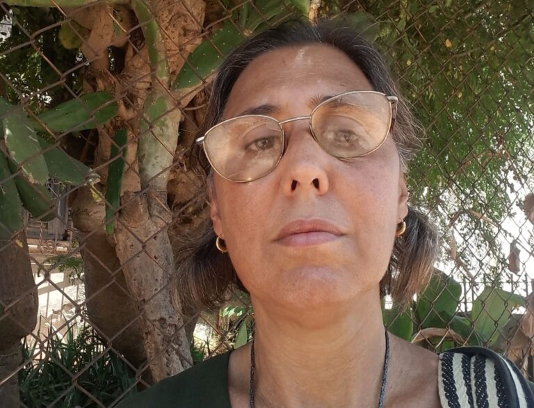 Profesora cubana denuncia represalia política en Academia San Alejandro