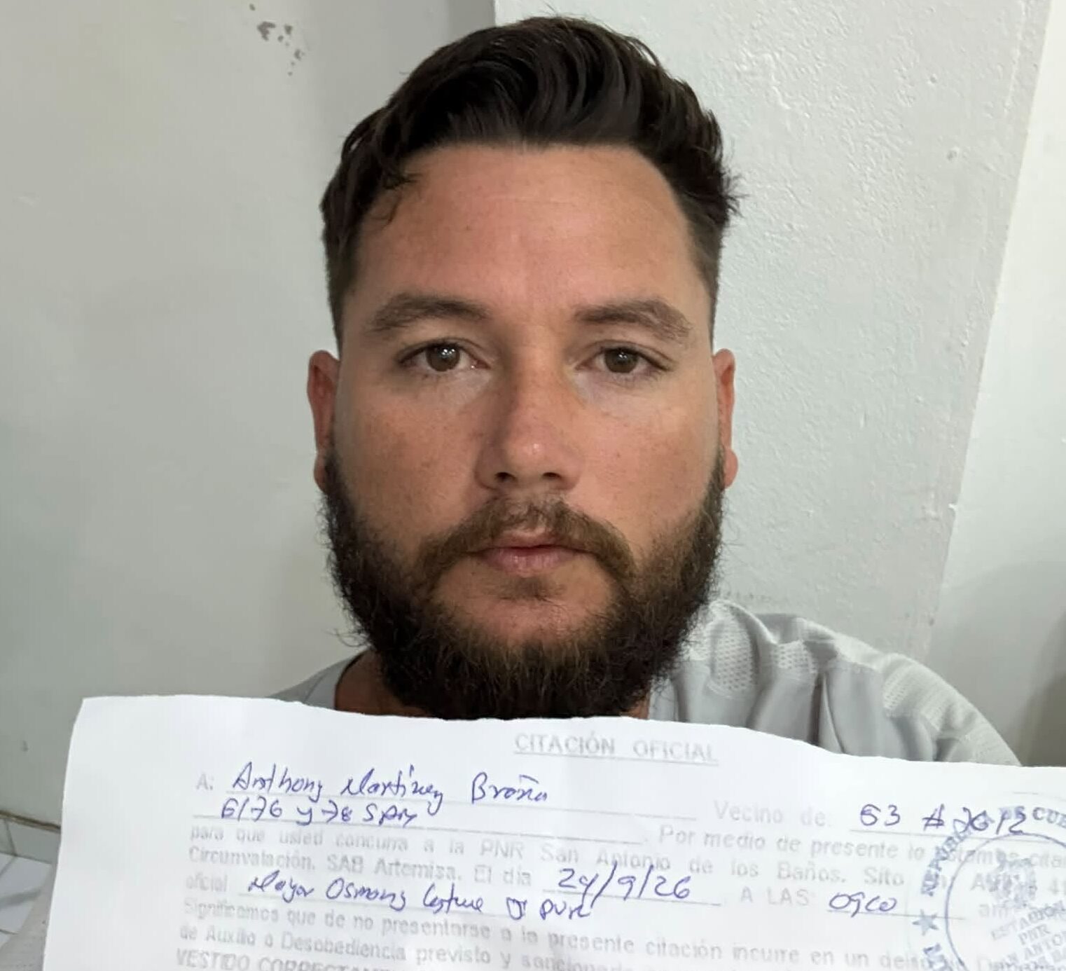 Interrogan y amenazan a activista Anthony Martínez por reunirse con diplomáticos estadounidenses