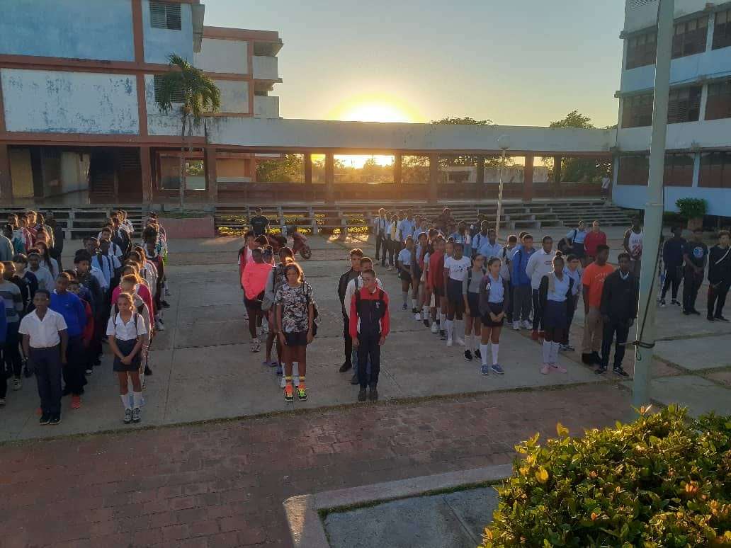 Estudiantes de la EIDE Julio Díaz comienzan el curso entre filtraciones y deterioro