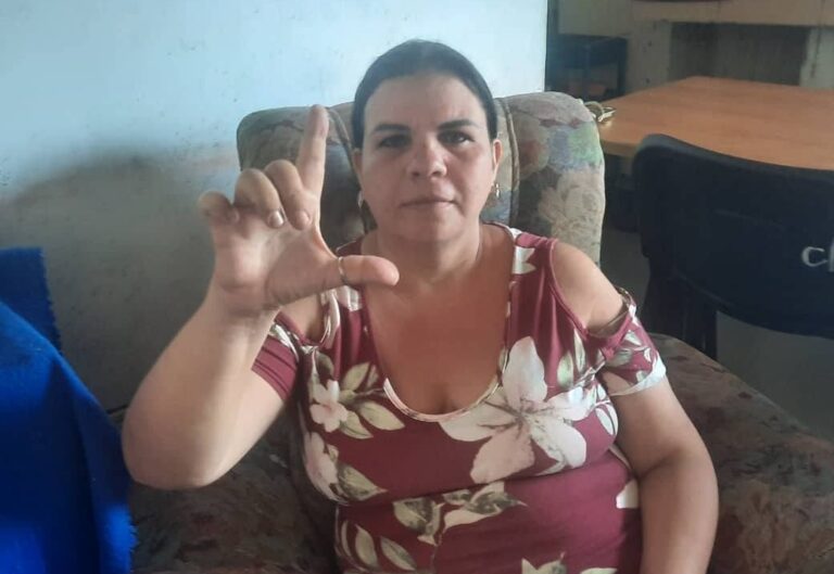 Detienen arbitrariamente y multan a 13 personas que organizaban protesta pacífica en La Habana; joven que realizó grafitis de contenido político asociado a la manifestación permanece privado de libertad